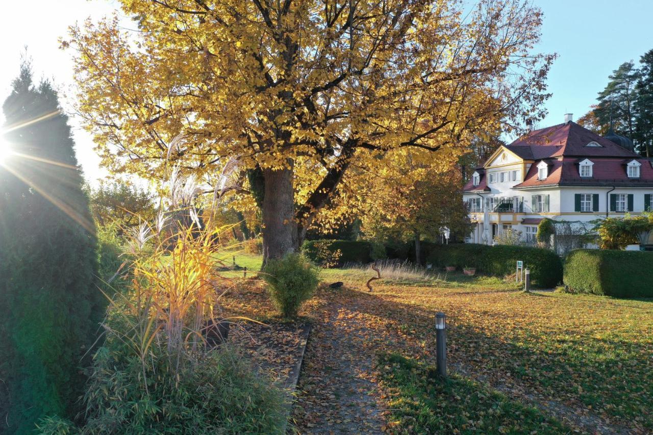 Biohotel Schlossgut Oberambach Münsing Exterior foto