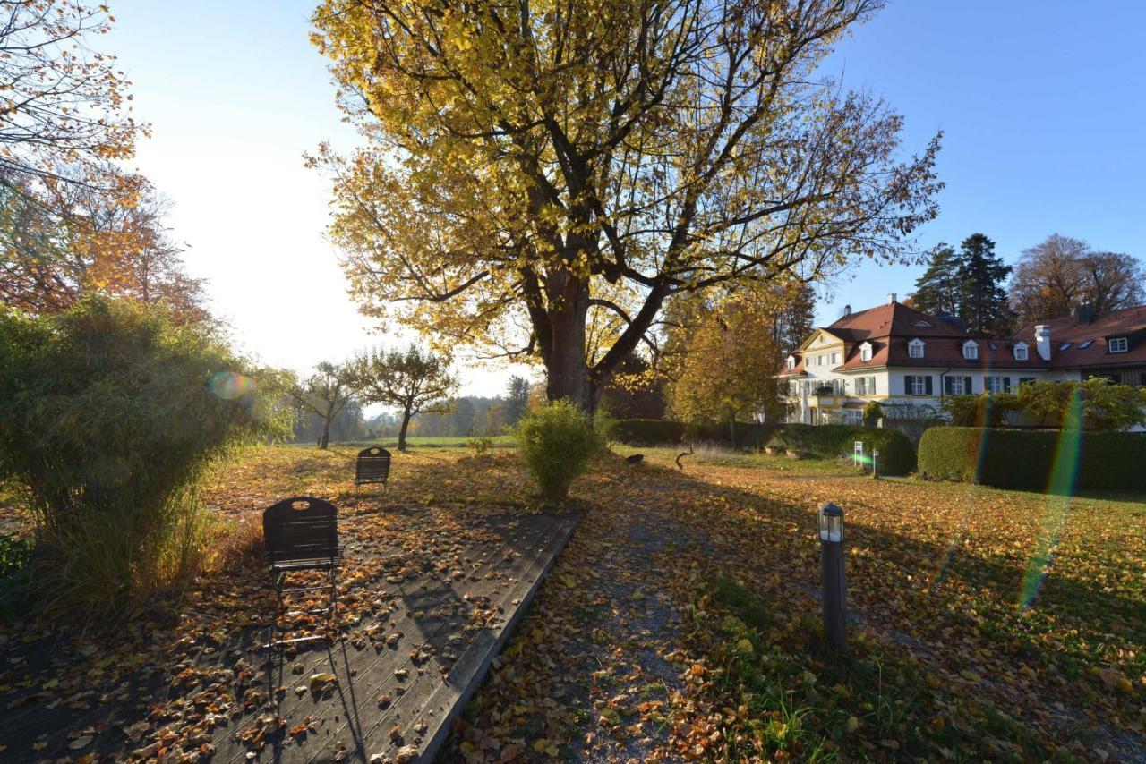 Biohotel Schlossgut Oberambach Münsing Exterior foto